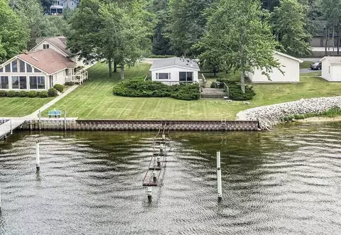 5974 W Longbridge Rd, Pentwater, MI 49449