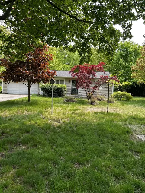 15108 Lake Ave, Grand Haven, MI 49417