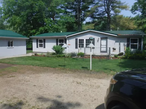5662 Logging Trail Dr, Sears, MI 49679