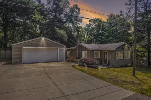 855 Woodland Bch, Battle Creek, MI 49014