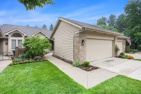 1845 Cross Bend St NE, Grand Rapids, MI 49505