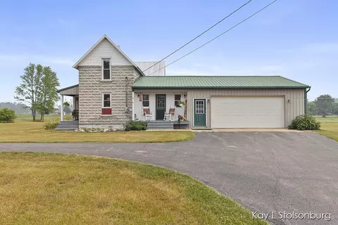 3179 6th St, Wayland, MI 49348