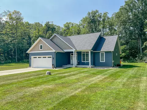 124 Stillwater Dr, Buchanan, MI 49107