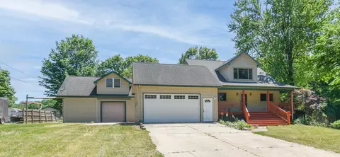 809 Williams Dr, Quincy, MI 49082