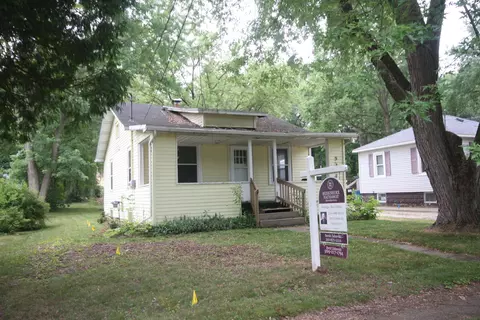 5304 Keyes Dr, Kalamazoo, MI 49004