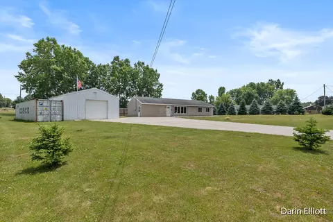 2404 Dean Dr, Ionia, MI 48846