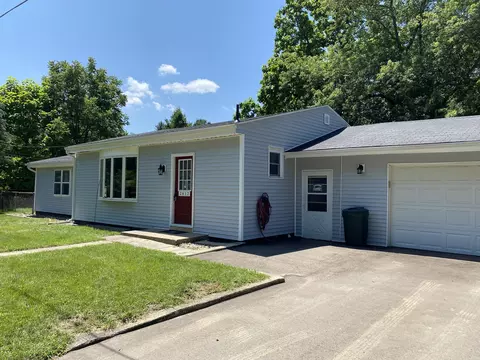 2812 Bond St, Niles, MI 49120