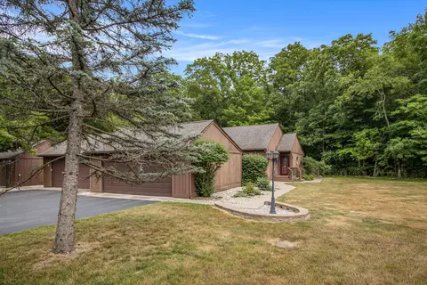 6535 San Gabriel Dr, Kalamazoo, MI 49009