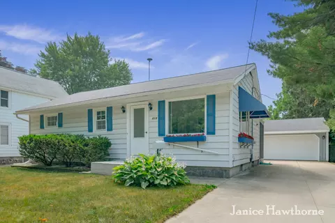 418 W Madison St, Hastings, MI 49058
