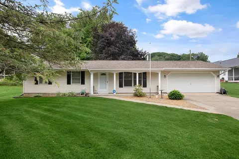 1308 W River Rd, Niles, MI 49120