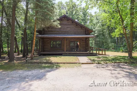271 Chatterson Rd, Muskegon, MI 49442