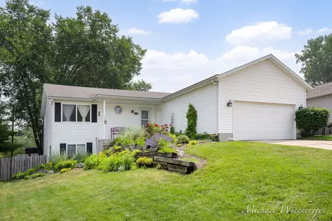 652 Macomb Ave NW, Walker, MI 49534