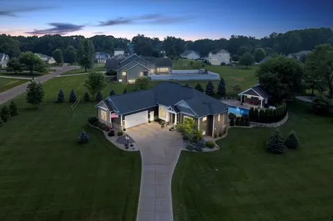 66071 Blackberry Rd, Edwardsburg, MI 49112