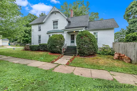 403 Pearl St, Belding, MI 48809 photo 4