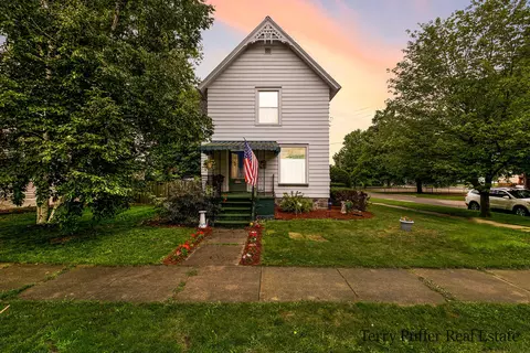 403 Pearl St, Belding, MI 48809