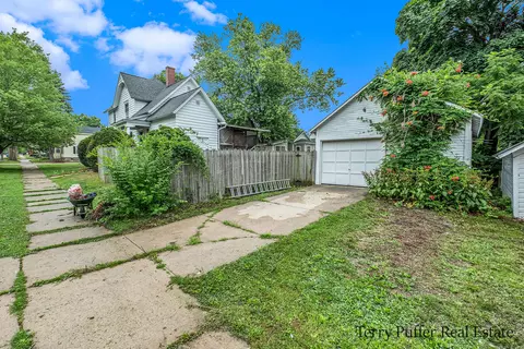 403 Pearl St, Belding, MI 48809 photo 7
