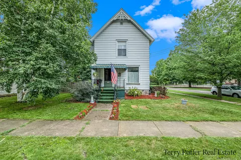 403 Pearl St, Belding, MI 48809 photo 2
