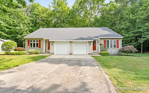 15129 Huckleberry Ct, Spring Lake, MI 49456