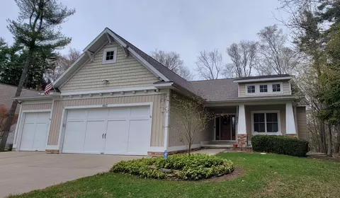 662 Churchill Dr, Norton Shores, MI 49441