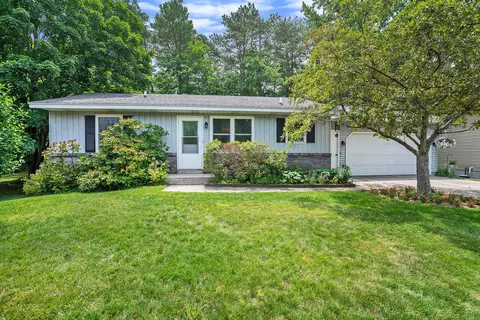 803 Easy Ct, Holland, MI 49423