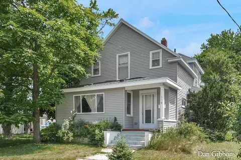 516 S Bridge St, Belding, MI 48809