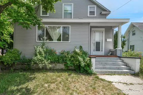 516 S Bridge St, Belding, MI 48809 photo 2