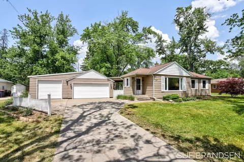 107 E 35th St, Holland, MI 49423