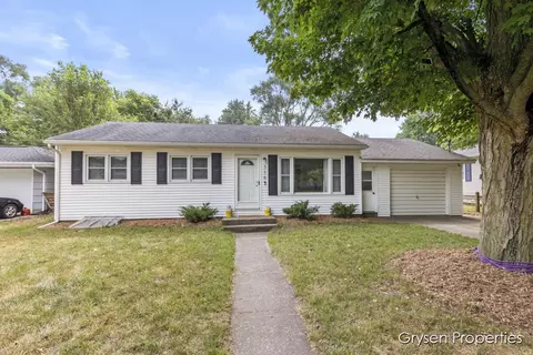 316 N Locust St, Wayland, MI 49348