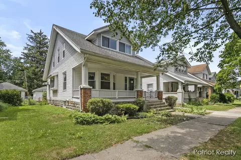 1131 Powers Ave NW, Grand Rapids, MI 49504