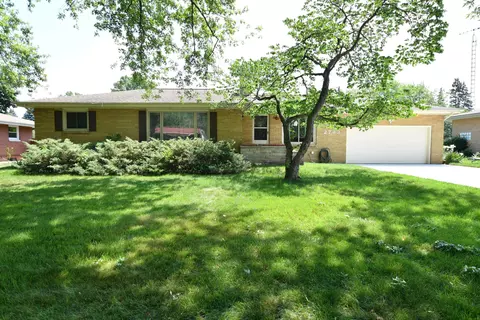 2763 W Garden Ln, St. Joseph, MI 49085