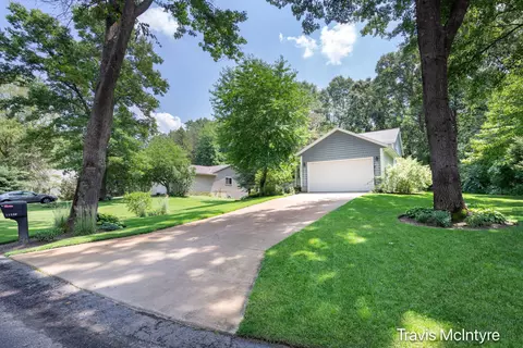 12364 Holmden Dr NE #32, Rockford, MI 49341