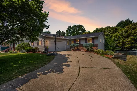 4487 Blackfoot Dr SW, Grandville, MI 49418