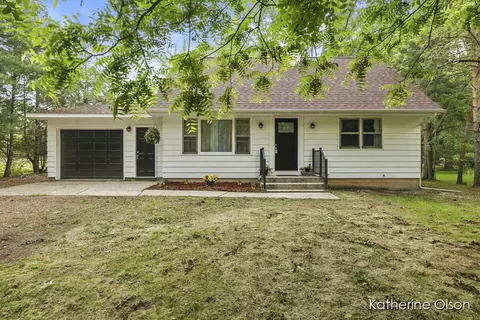 1766 Maplerow Ave NW, Grand Rapids, MI 49534