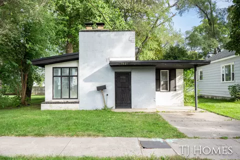 1431 Whiting St SW, Wyoming, MI 49509