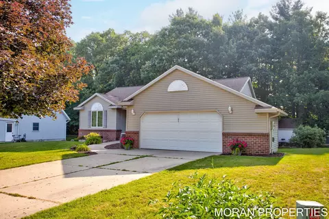 615 Birkdale Ct, Coopersville, MI 49404