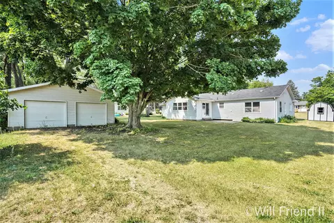 8210 Lamplight Dr, Jenison, MI 49428