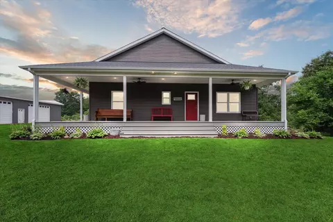 10744 Dew Rd, Hanover, MI 49241