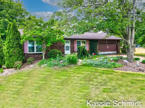 86 7 Mile Rd NE, Comstock Park, MI 49321