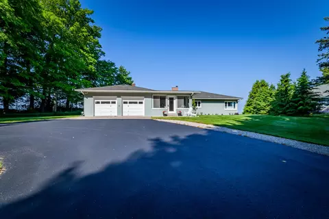 3787 N Scenic Dr, Muskegon, MI 49445