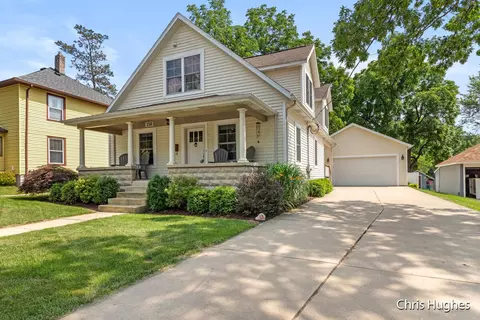 156 E Division St NE, Rockford, MI 49341