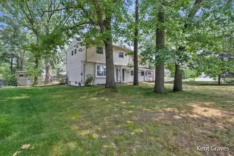 4941 Brookgate Dr NW, Comstock Park, MI 49321