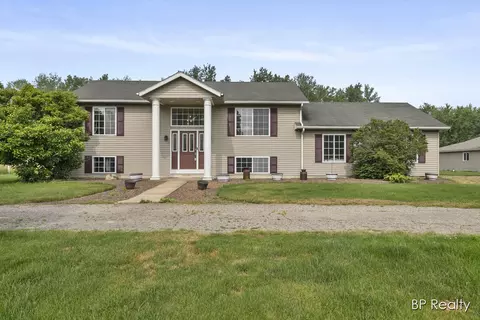9085 Ramsdell Dr NE, Rockford, MI 49341