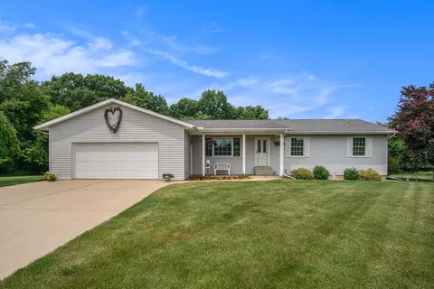 2541 E Glendora Rd, Buchanan, MI 49107