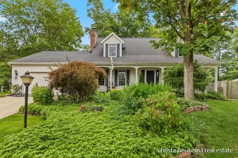 2164 Wilmont Dr SE, Kentwood, MI 49508