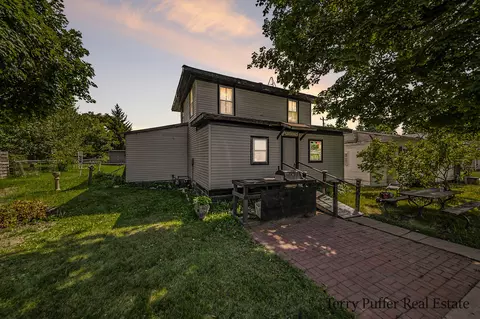 204 E Willow St, Bloomingdale, MI 49026