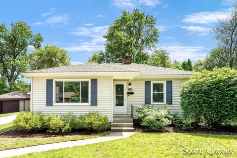 1746 8th St NW, Grand Rapids, MI 49504
