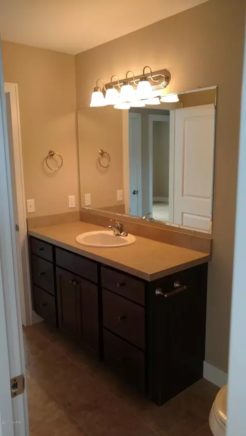3297 52nd St SE, Kentwood, MI 49512