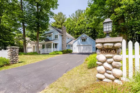 77096 Summers Gate Cir, South Haven, MI 49090