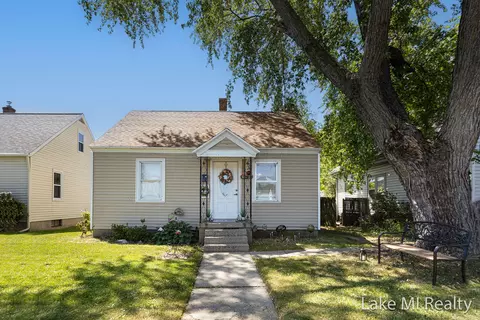1134 Whiting St SW, Wyoming, MI 49509