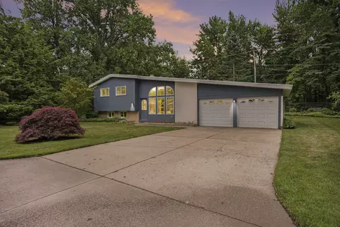 9900 Kassian Ct, South Haven, MI 49090